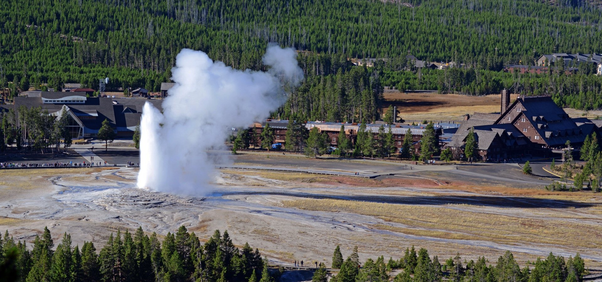 Old faithful. Йеллоустонский парк старый служака. Старый служака Йеллоустонский национальный парк. Old Faithful Гейзер. Йеллоустоун парк старый служака.